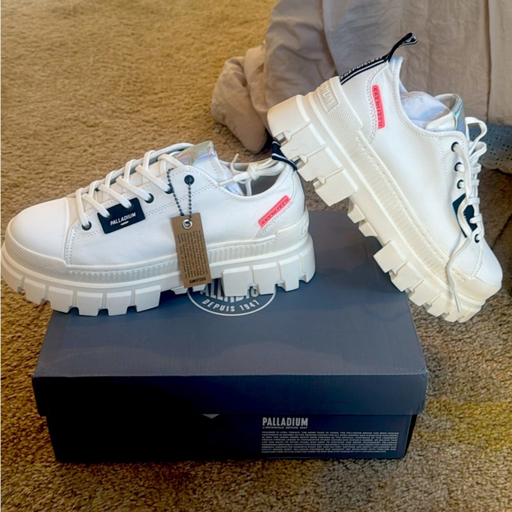 Women’s size 10 brand new in box with tags